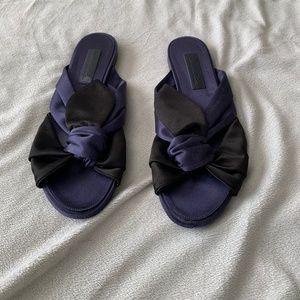 Oscar de la Renta vintage navy blue and black satin bow knot slides/flat sandals